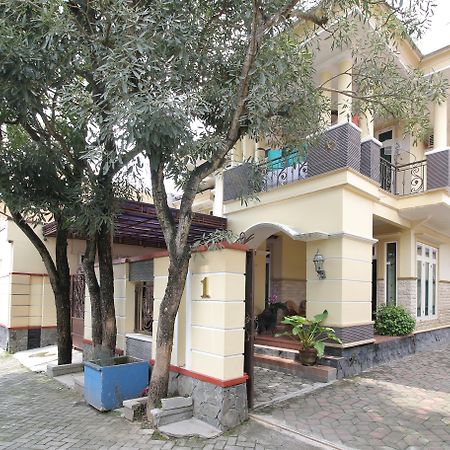 Reddoorz Plus Near Stie Ykpn Maguwo Exterior photo