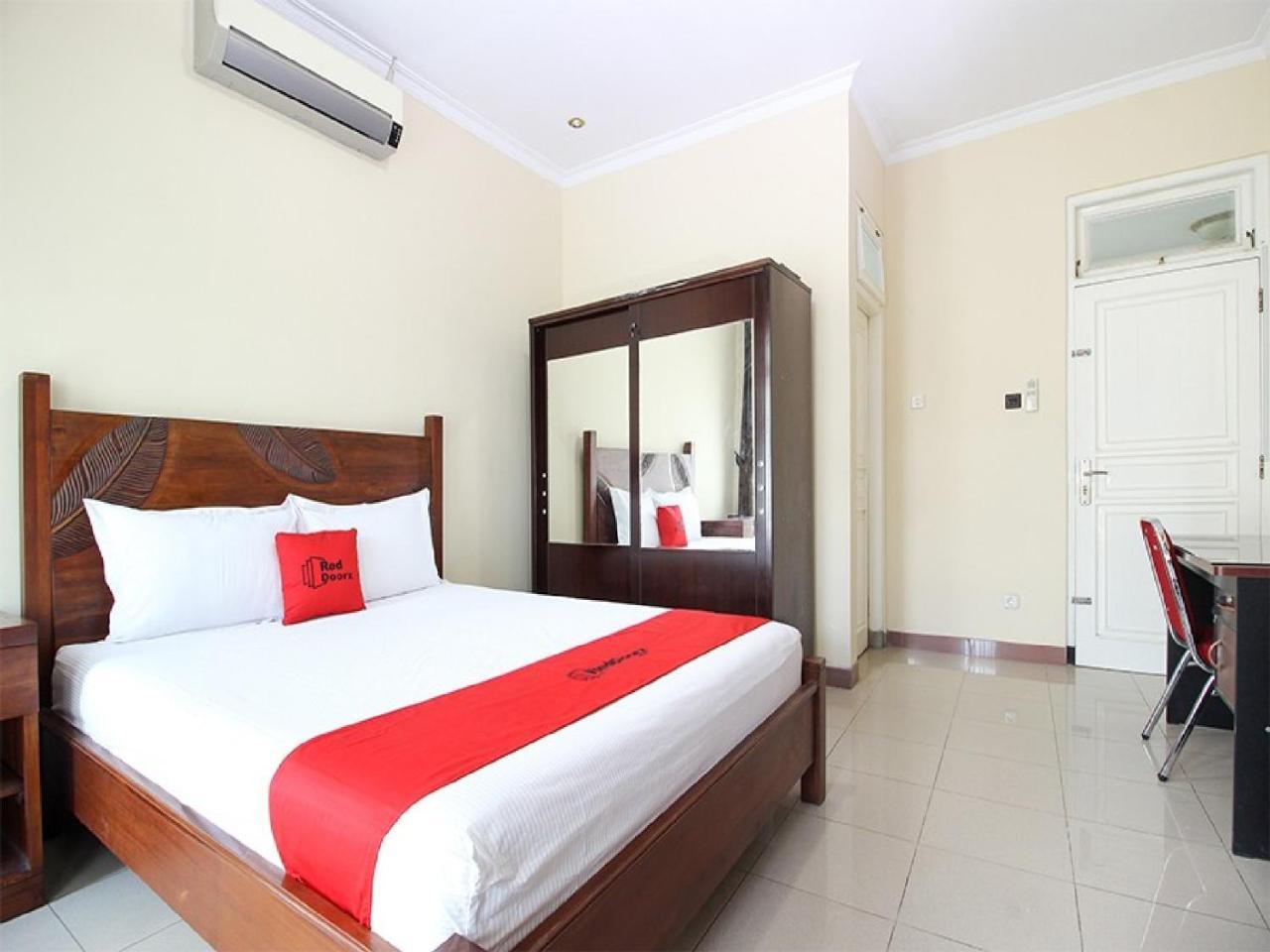 Reddoorz Plus Near Stie Ykpn Maguwo Exterior photo