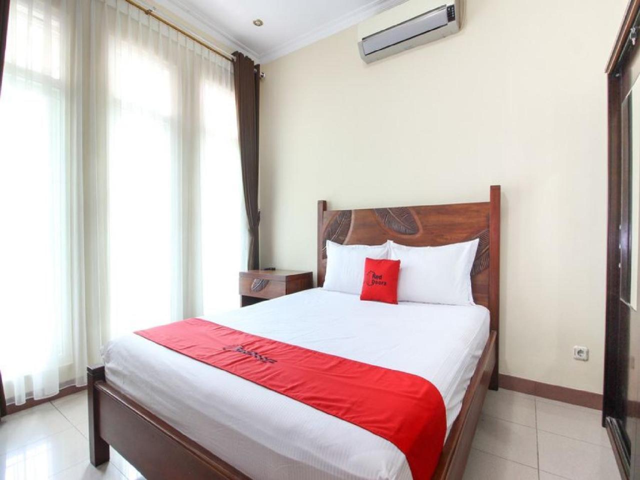 Reddoorz Plus Near Stie Ykpn Maguwo Exterior photo